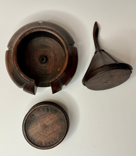 [VC-NUQ-211] Handcarved Wooden Coasters With Holder