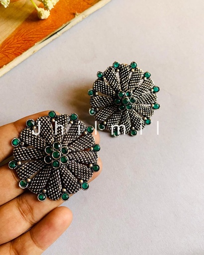 [VC-JHIL-120] Flower edge studded ear candy