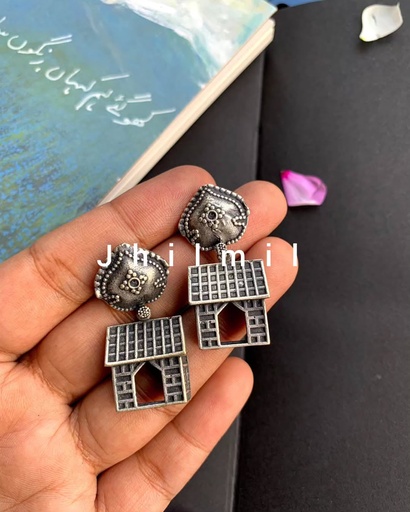 [VC-JHIL-223] Hut Earrings