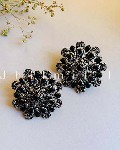 [VC-JHIL-361] Stone studded Flower studs