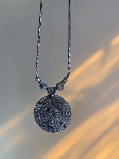 [VC-JHIL-457] Small Intricate Carved pendant