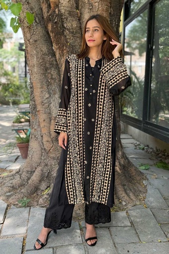 [25.K.23] Beige Applique Shirt