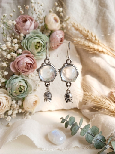 Trendy glass look earrings