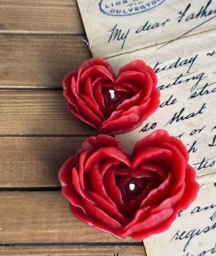 Heart shaped flower scented candle