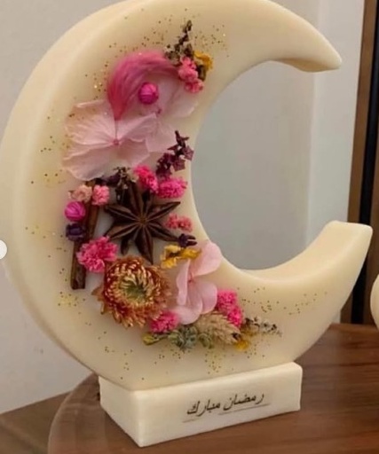 The luxury crescent candle
