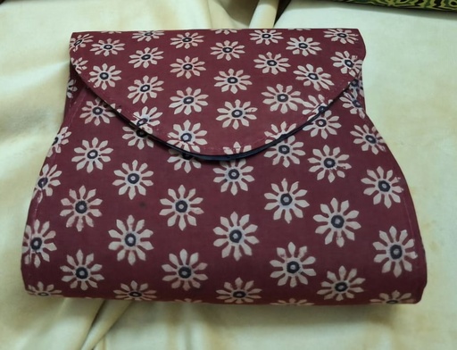 RANGOLI RED PATTERN CLUTCH